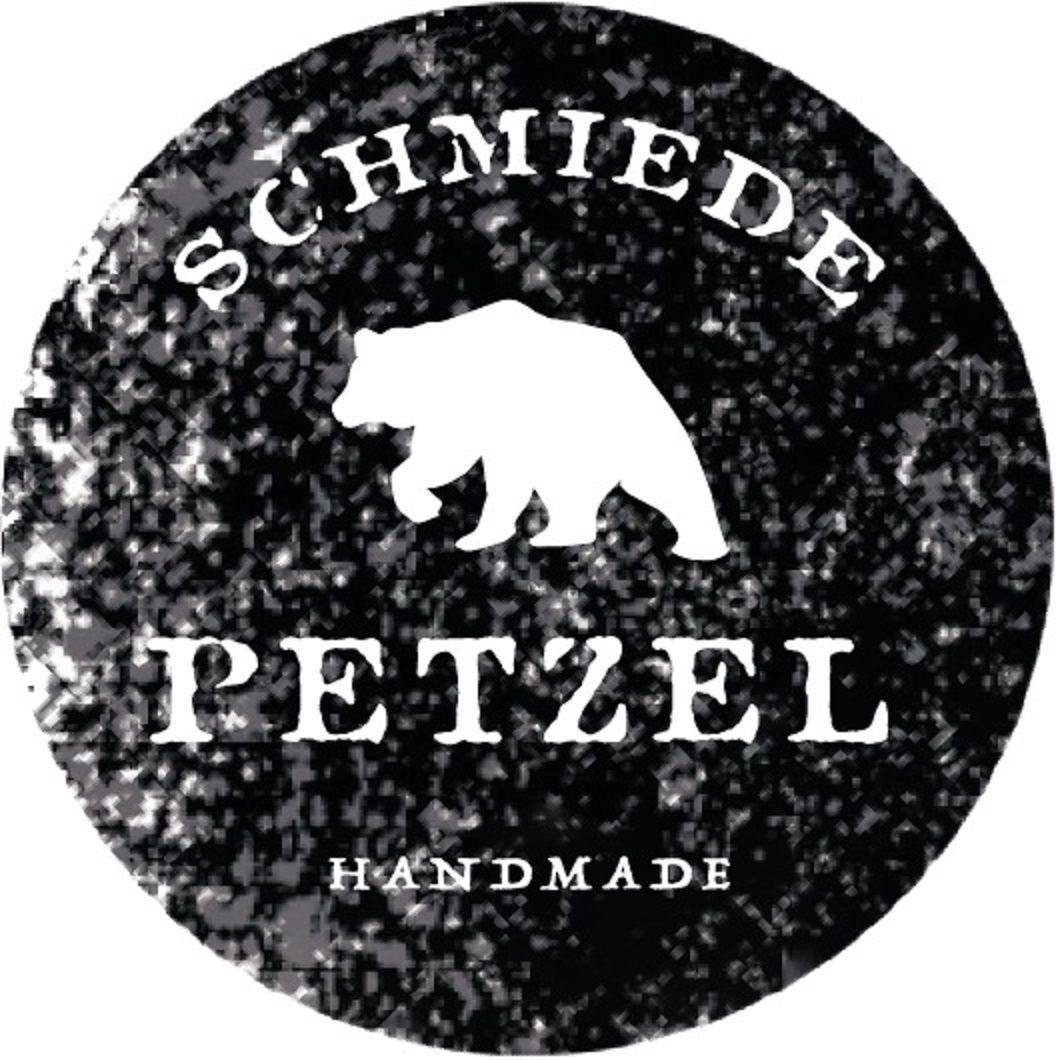 Schmiede Petzel Logo mit Bärensilhouette und Handmade Aufschrift
