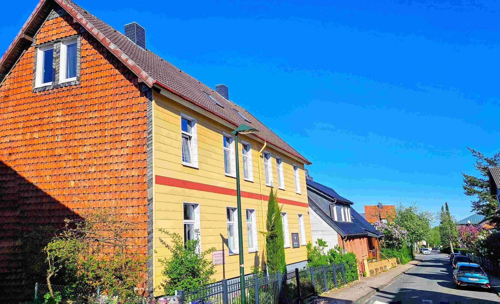 freies Parken direkt vor der Haustür.
Doch in die Innenstadt sind es nur 5 Gehminuten