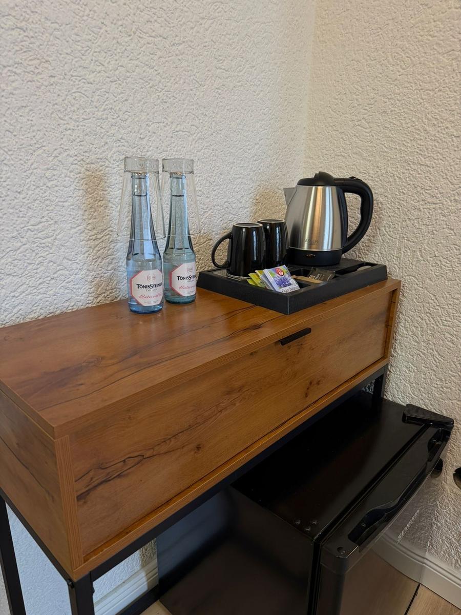 Kleine Teeküche  und Kühlschrank