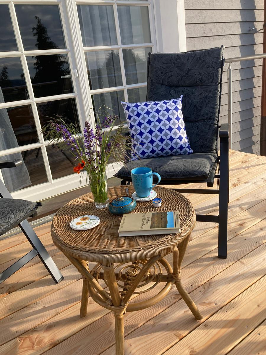 gemütliche Aus-Zeit auf dem Balkon