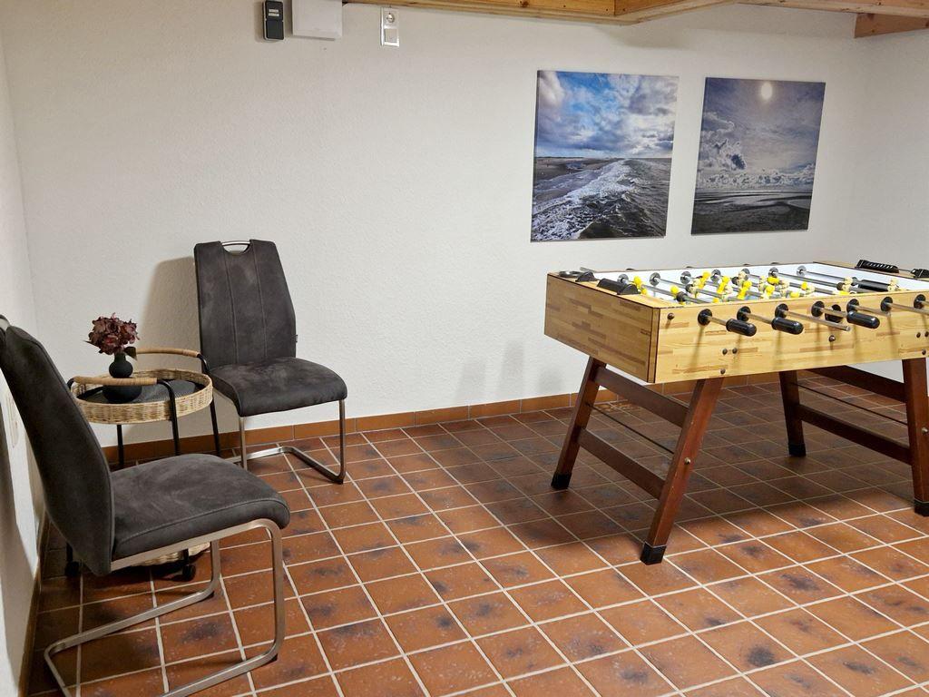 Im Keller befindet sich ein Tischkicker...