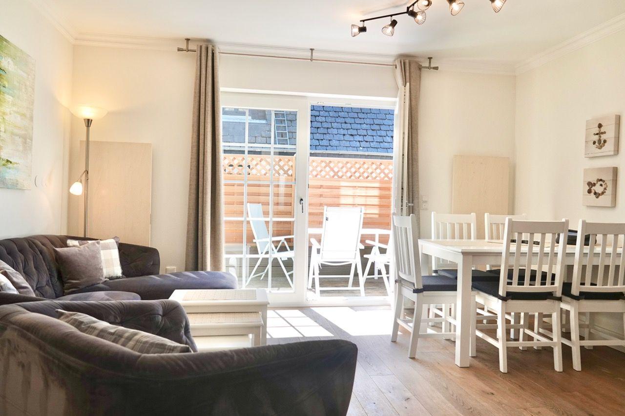 Wohnraum und Terrasse liegen zur Südseite
