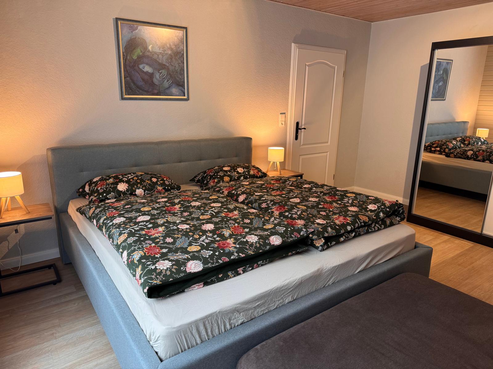 großes Schlafzimmer (1)