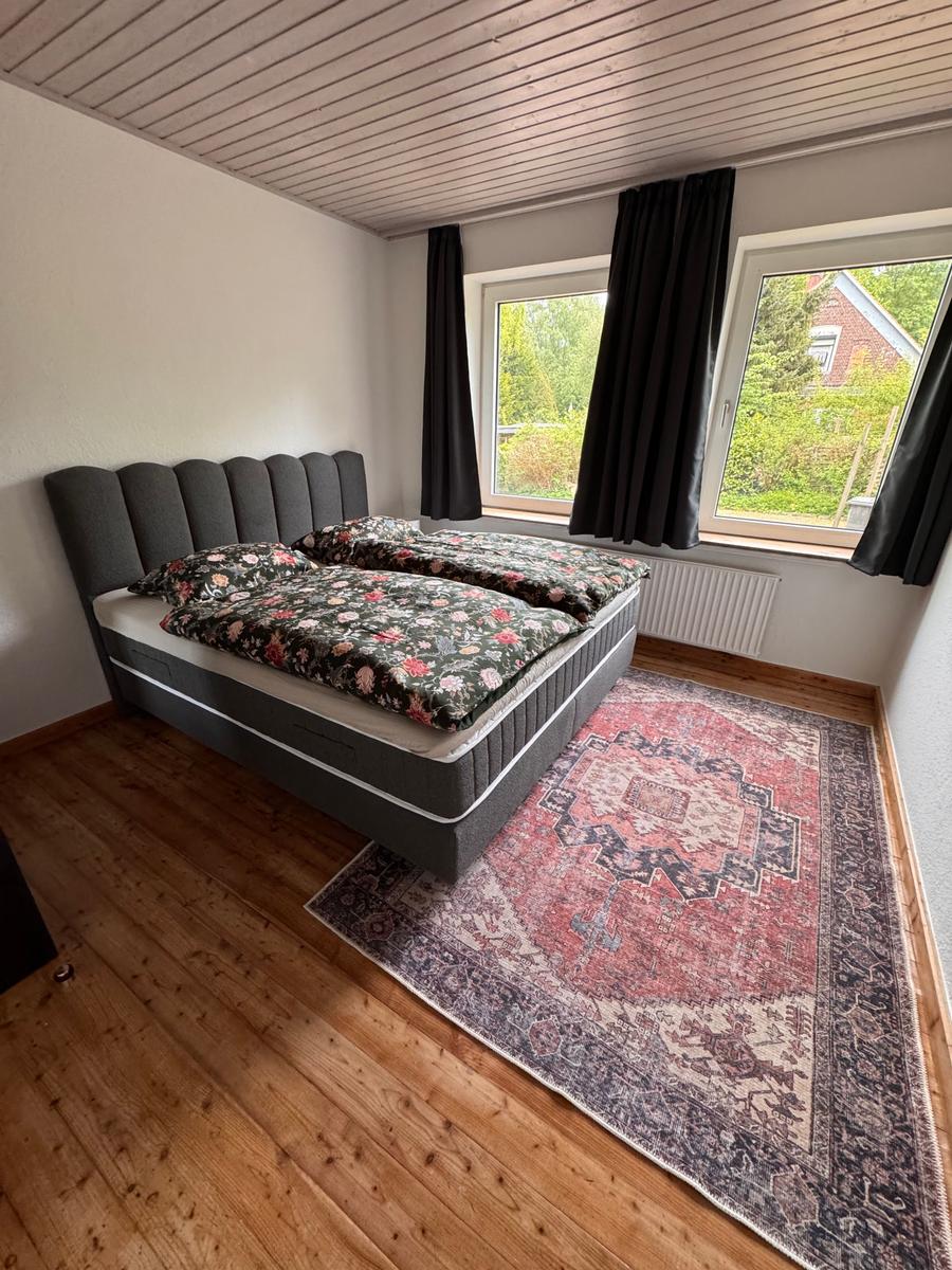 Schlafzimmer (2) mit Boxspringbett