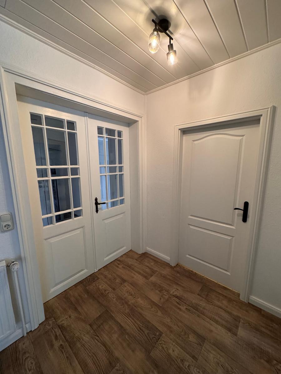 Zugang Wohnzimmer (historische Doppeltür) und Schlafzimmer (3)
