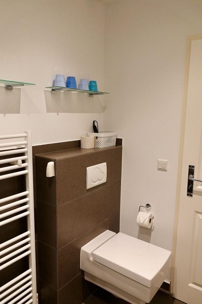 WC im Bad, Handtuchheizkörper Föhn