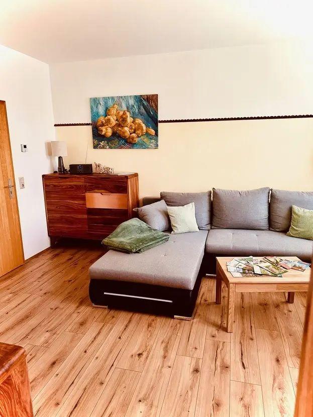 Wohnstube mit Schlafcouch
