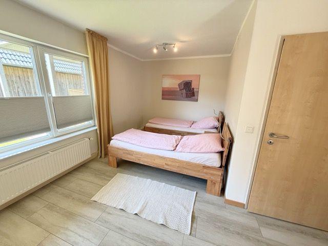 Zweites Schlafzimmer mit zwei Einzelbetten