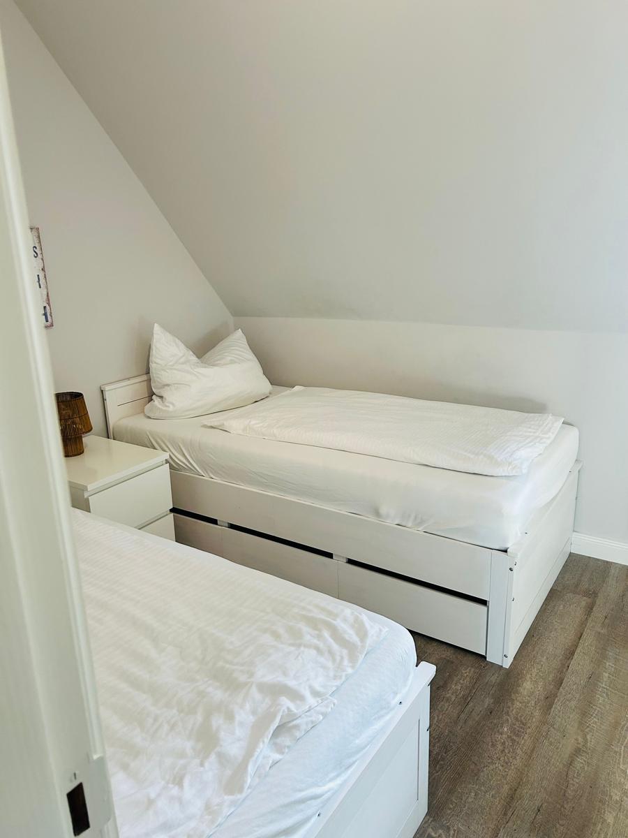 Schlafzimmer 1 - 2 Betten 90 x 190cm