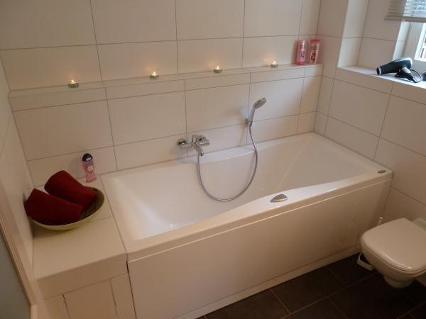 Bad mit Whirlwanne und Sauna