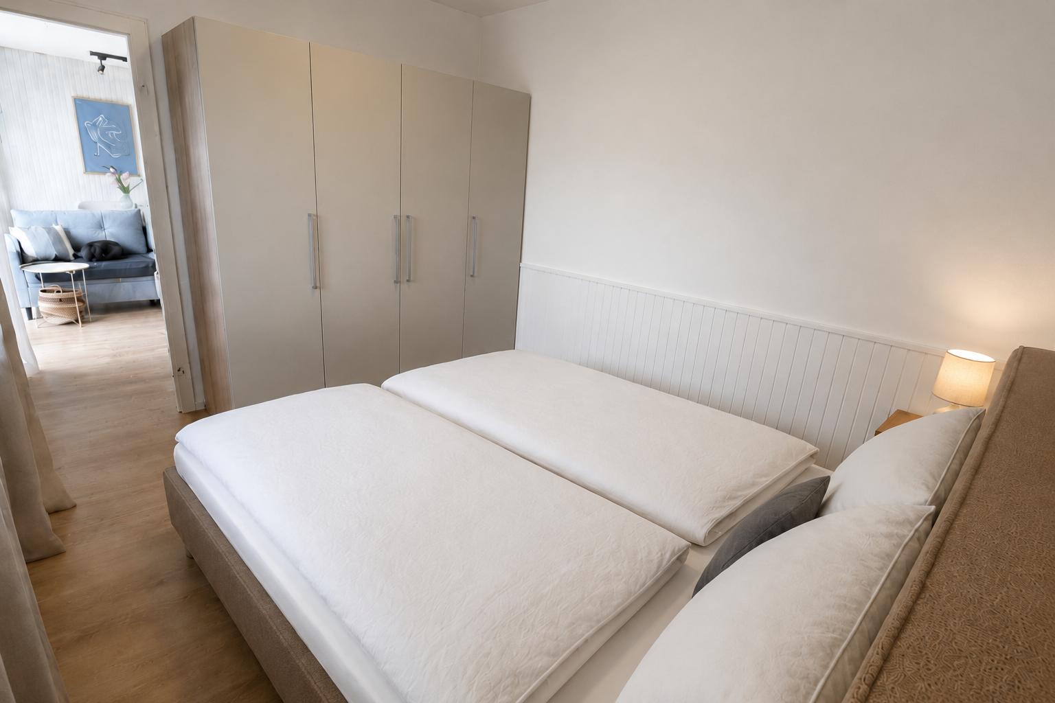 Schlafzimmer 1