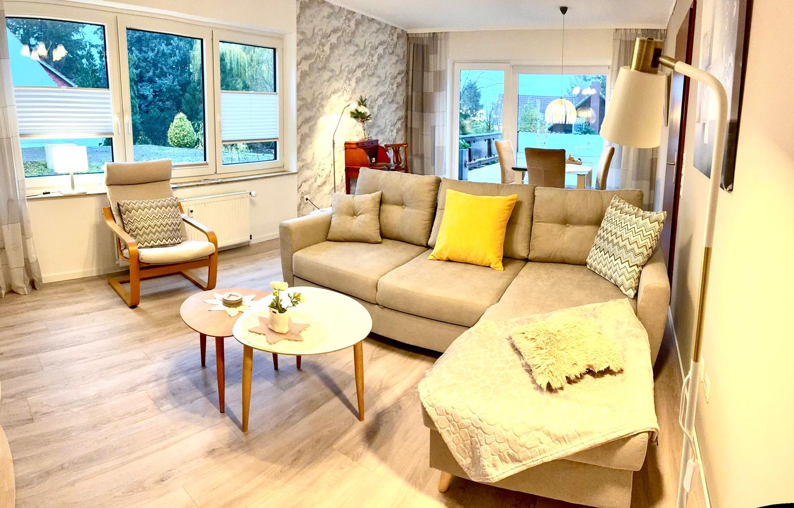 lichtdurchflutetes Wohn-/Esszimmer