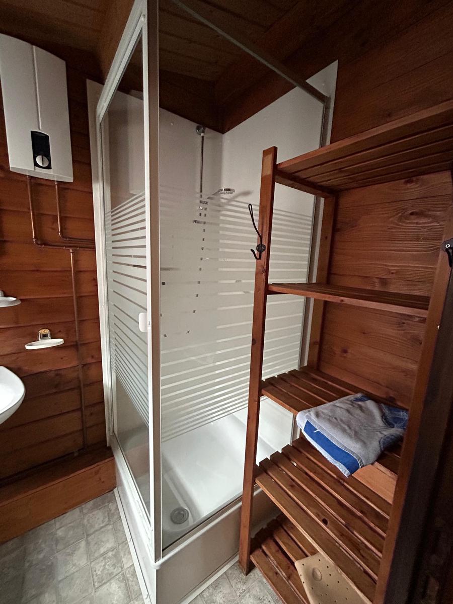 Dusche im Badezimmer