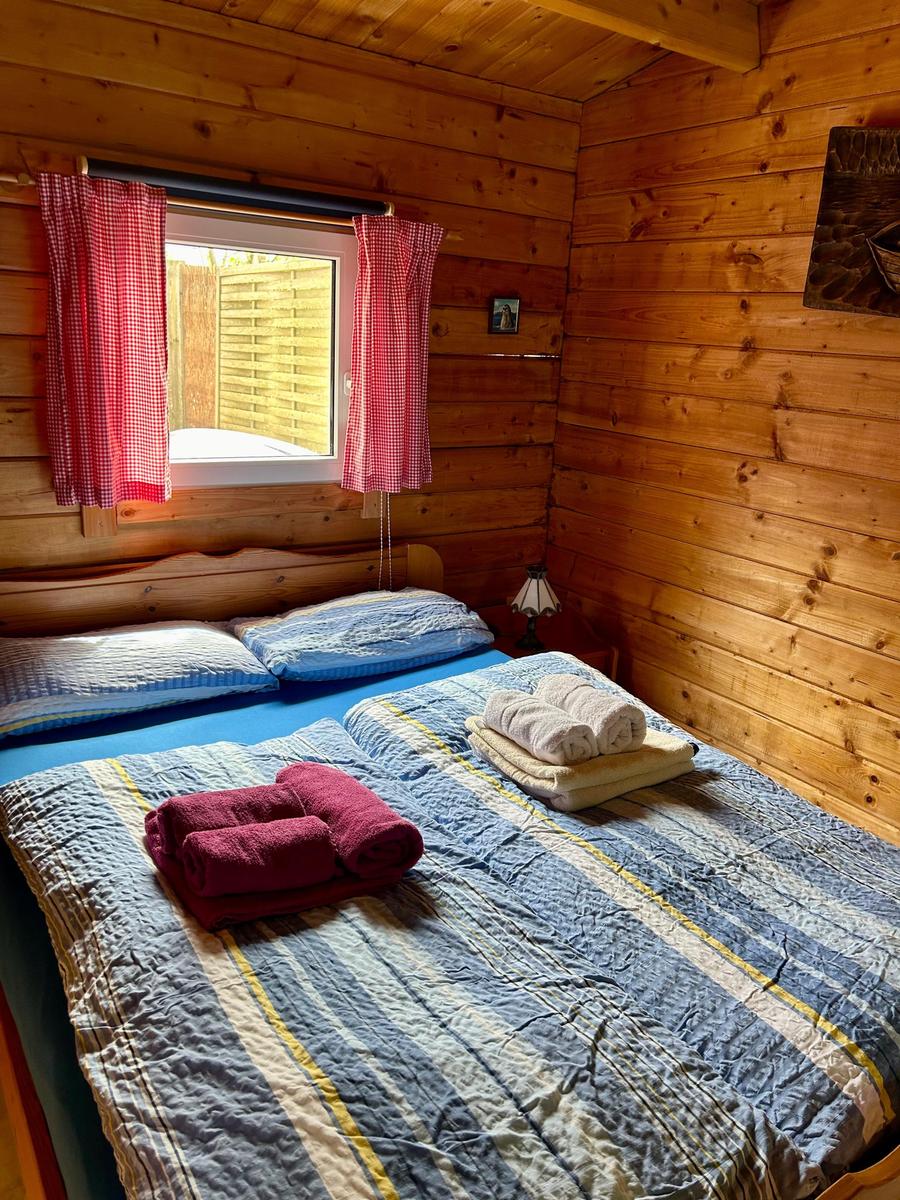 Schlafraum mit Doppelbett 1,40 m breit