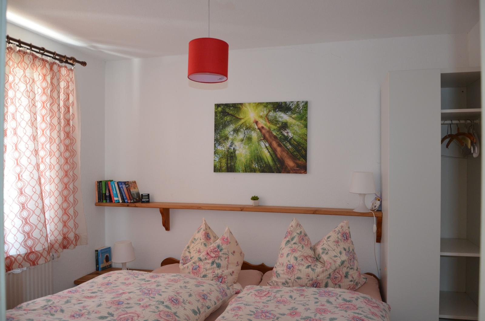 Schlafzimmer mit 2 getr. Matratzen