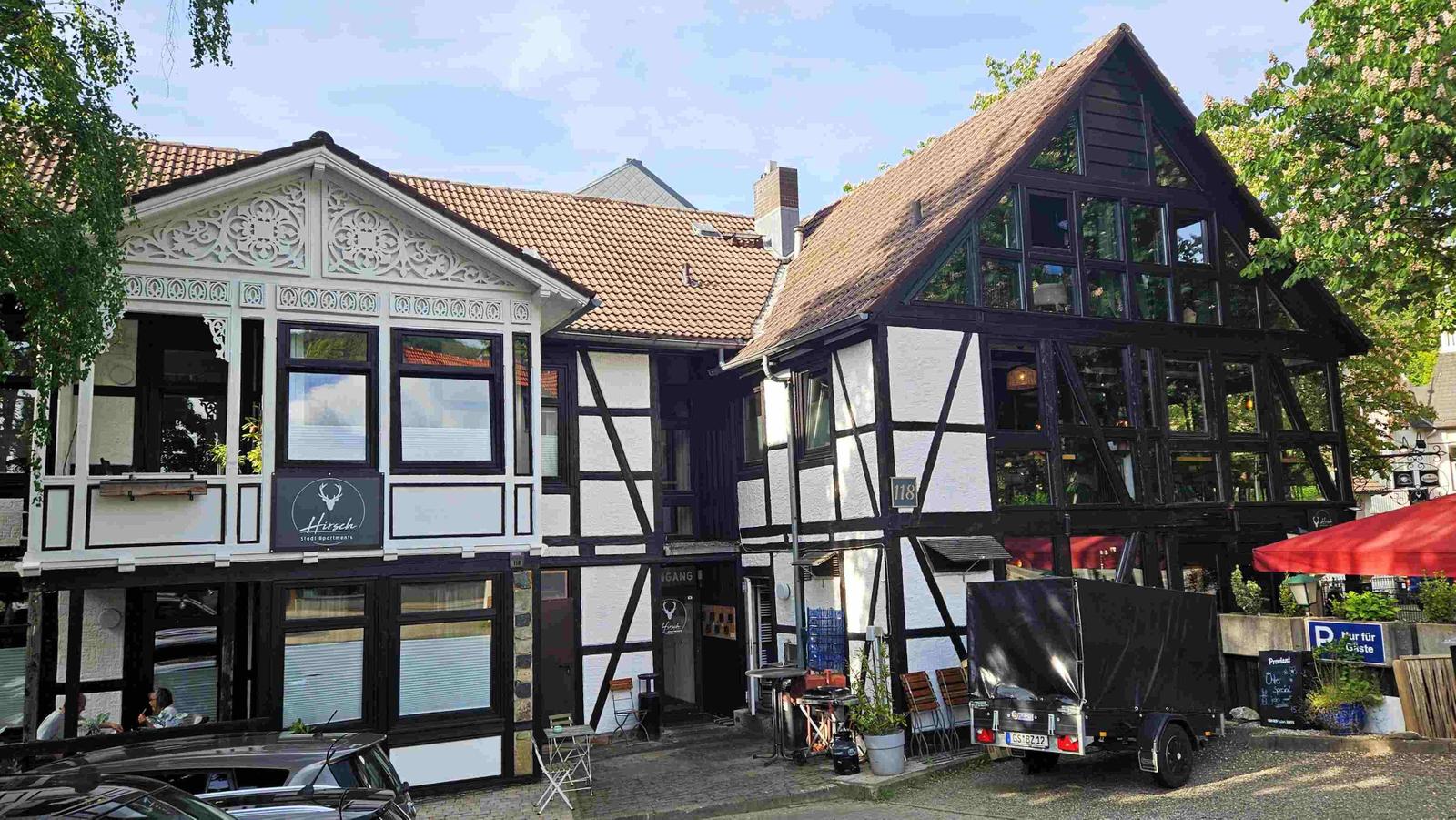 für jede Wohnung gibt es einen kostenfreien Parkplatz vor der Tür