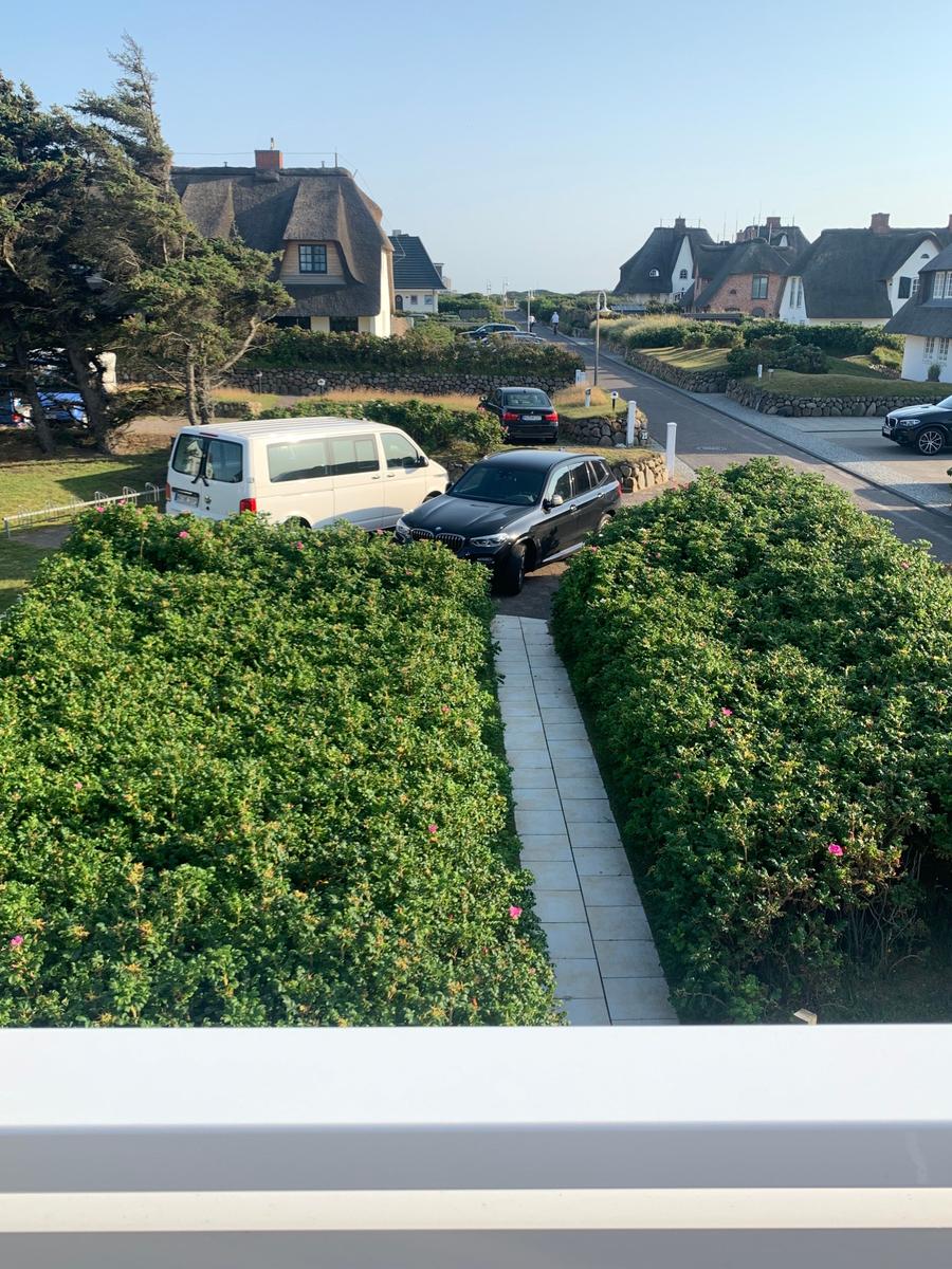 Blick vom Balkon - Parkplätze