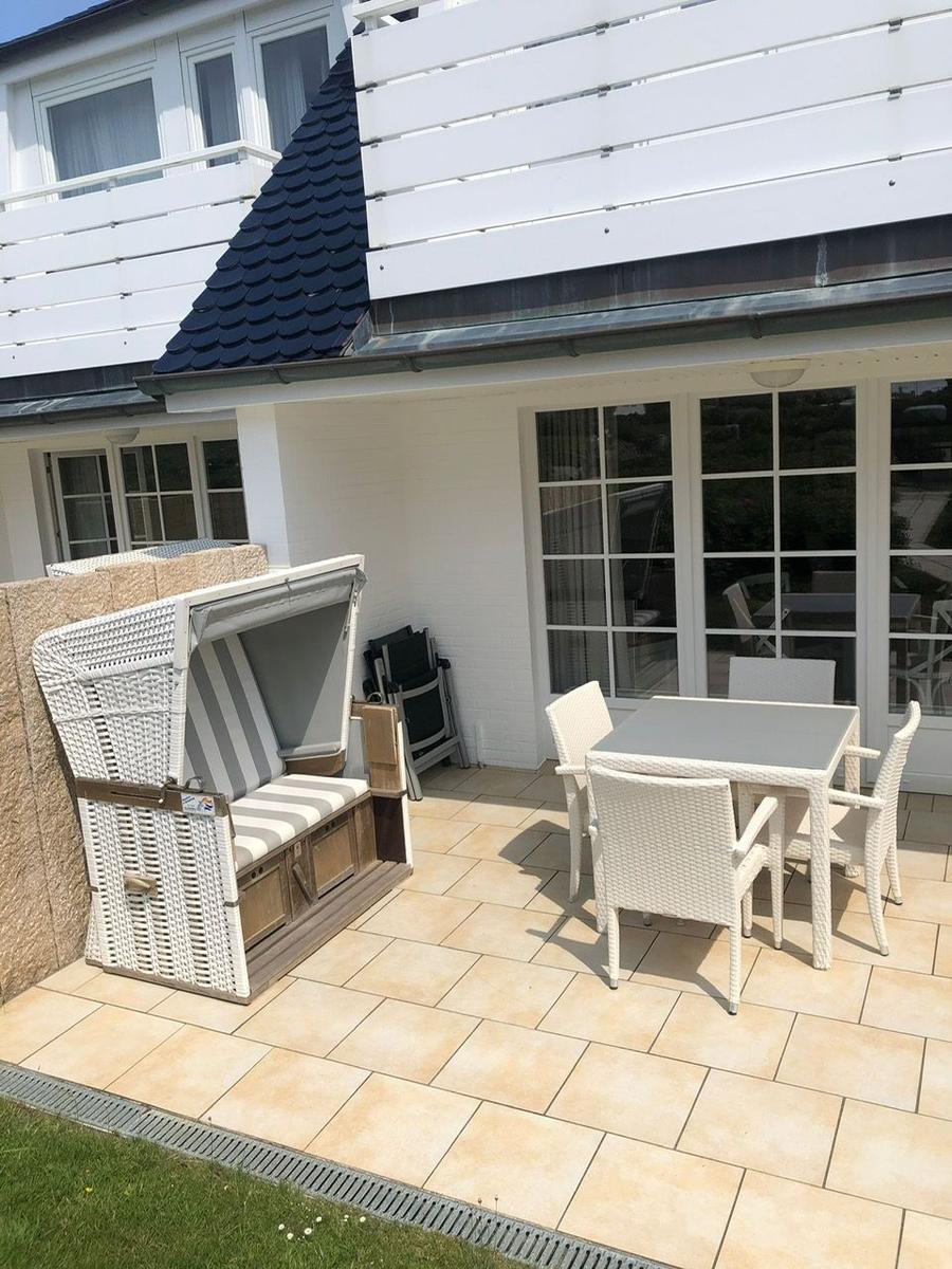 Terrasse mit eigenem Strandkorb