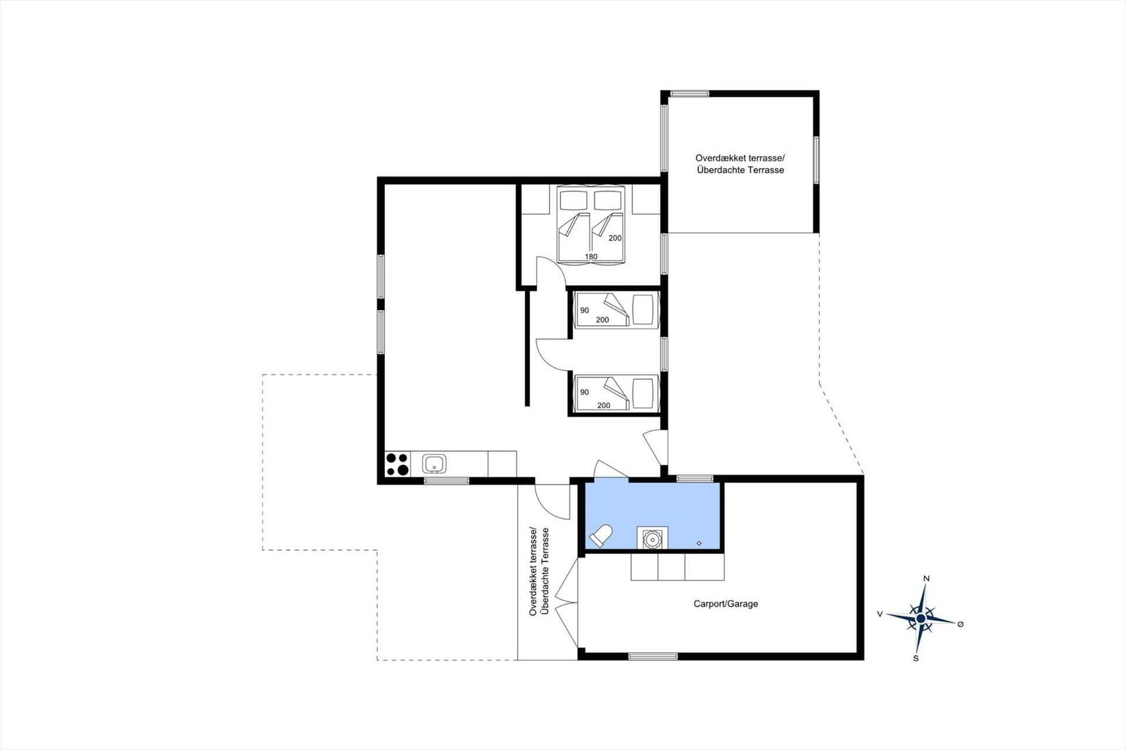 Apartment with three bedrooms, covered terrace, and carport.