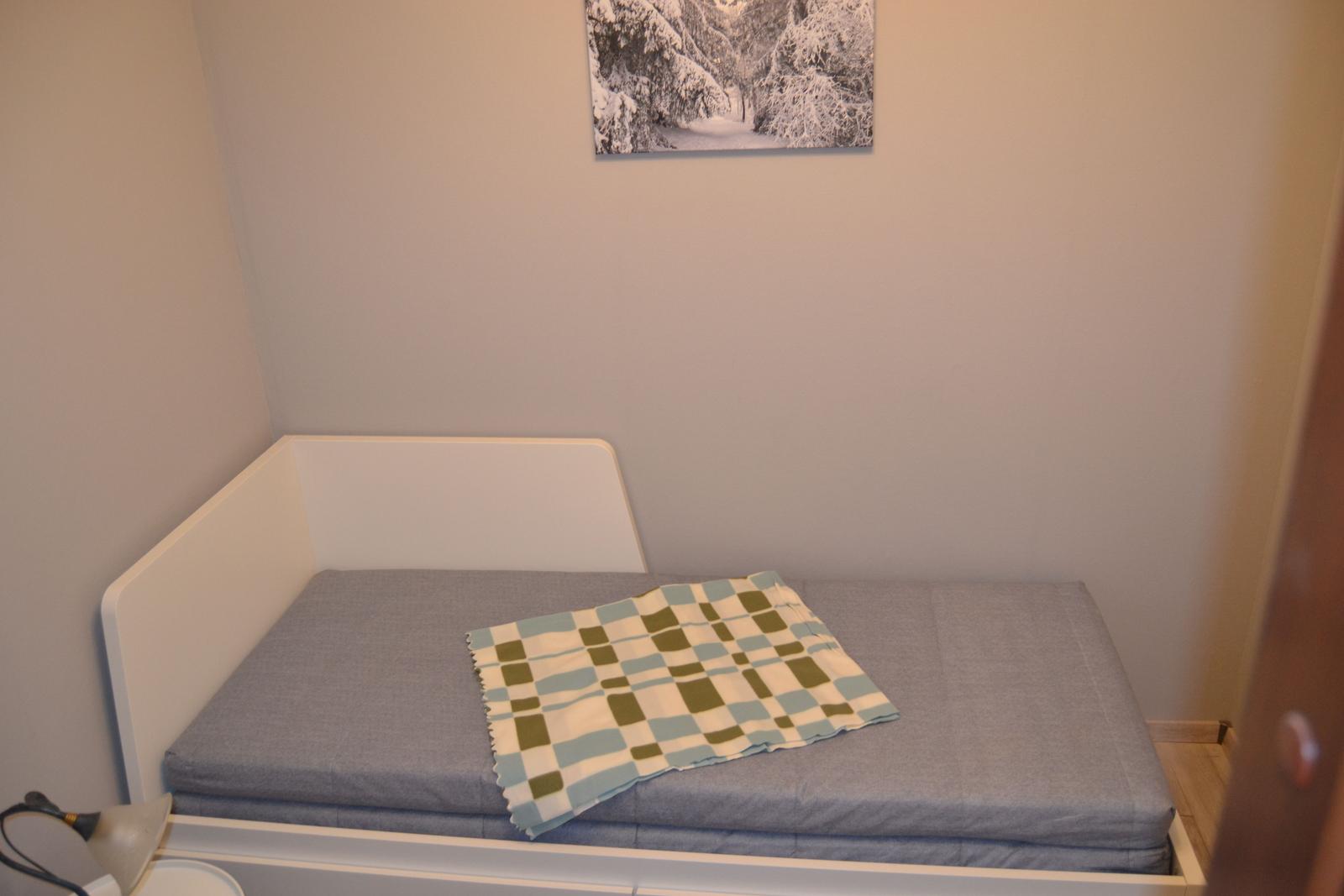 Ein weiterer Schlafbereich.
Das Bett steht im separatem Gästezimmer und ist ideal als
Kinderzimmer nutzbar.
Das Bett kann ausgezogen werden.