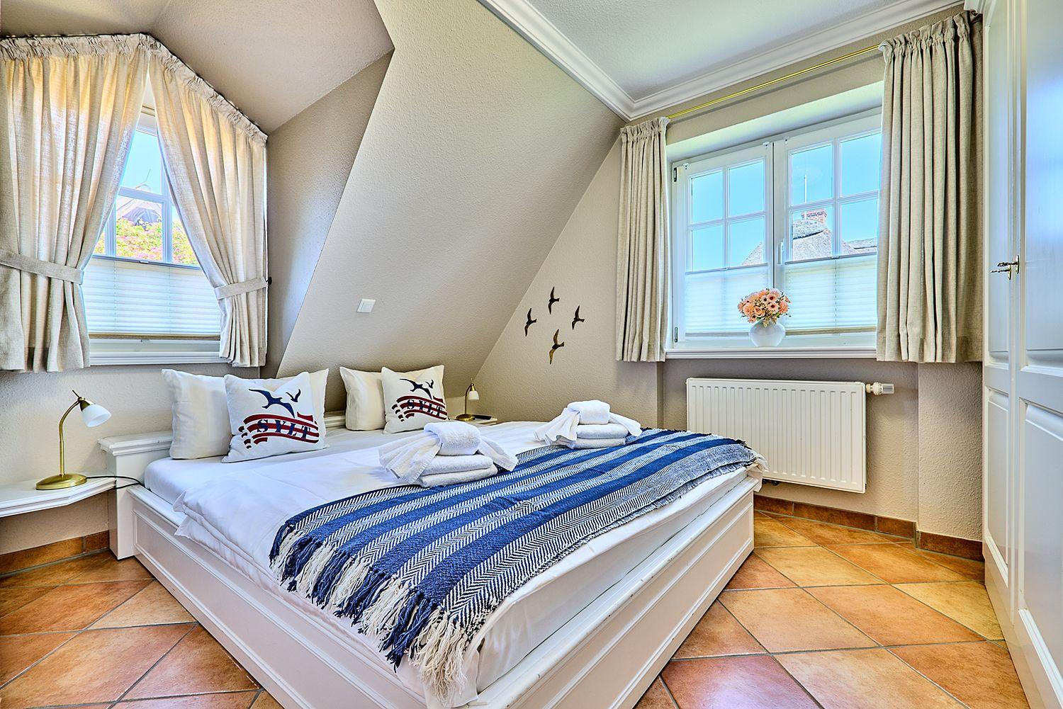 Schlafzimmer 1