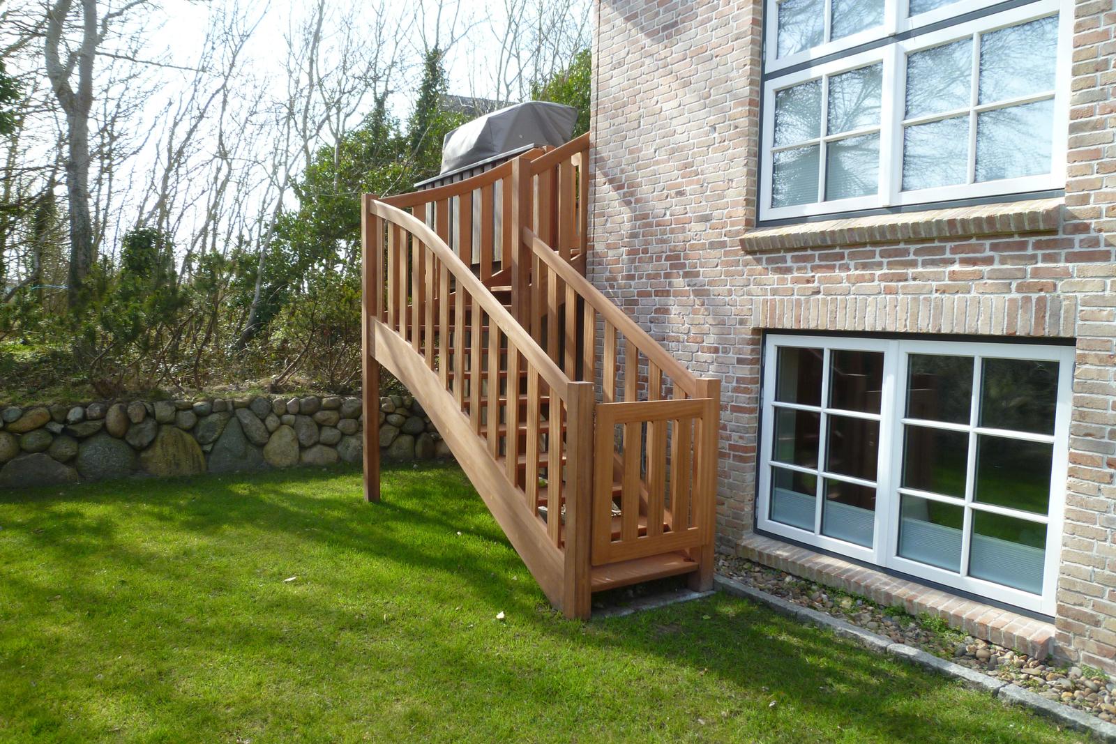 Treppenaufgang vom Garten aus - Bild 1