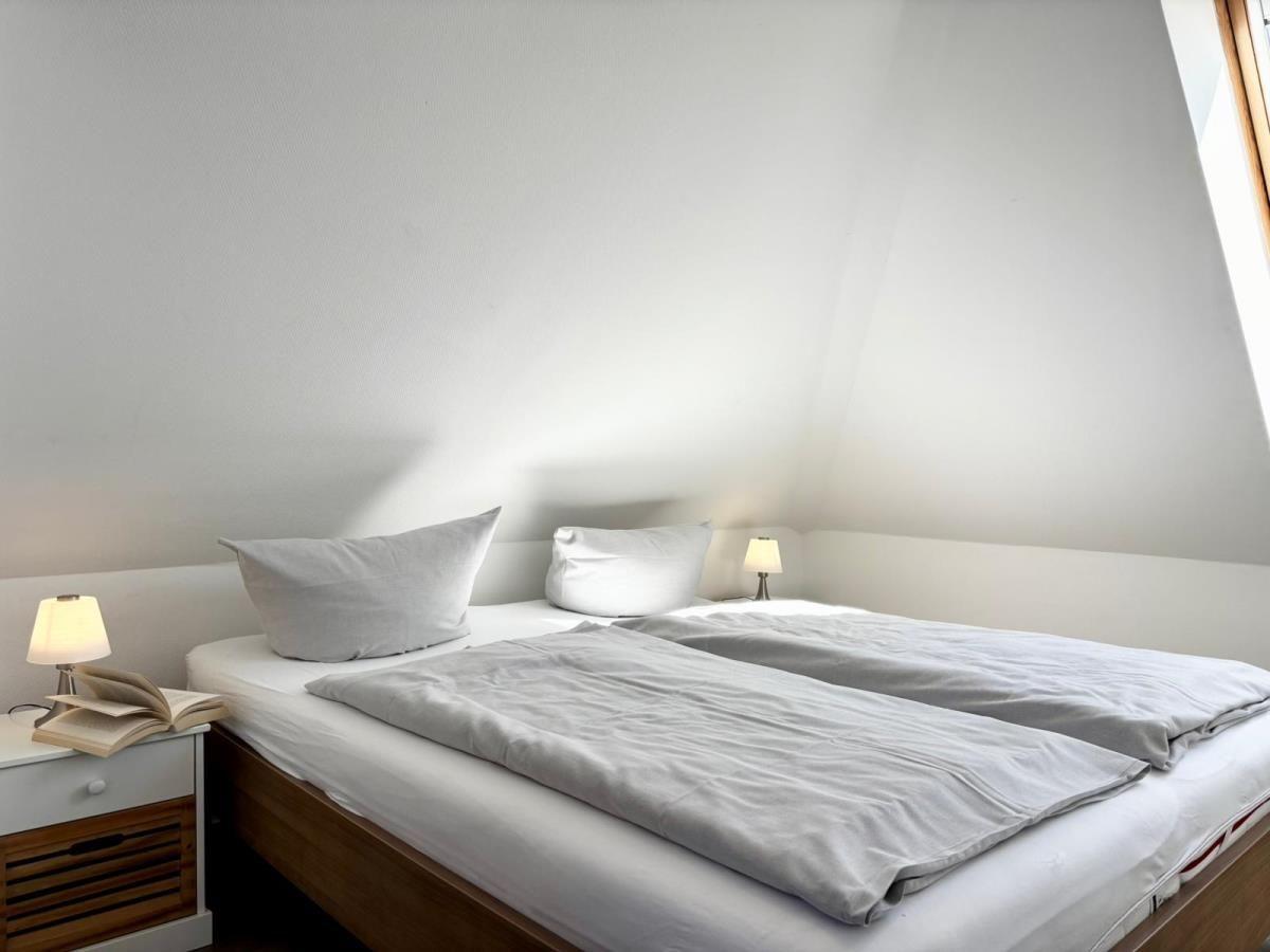 Schlafzimmer mit Doppelbett