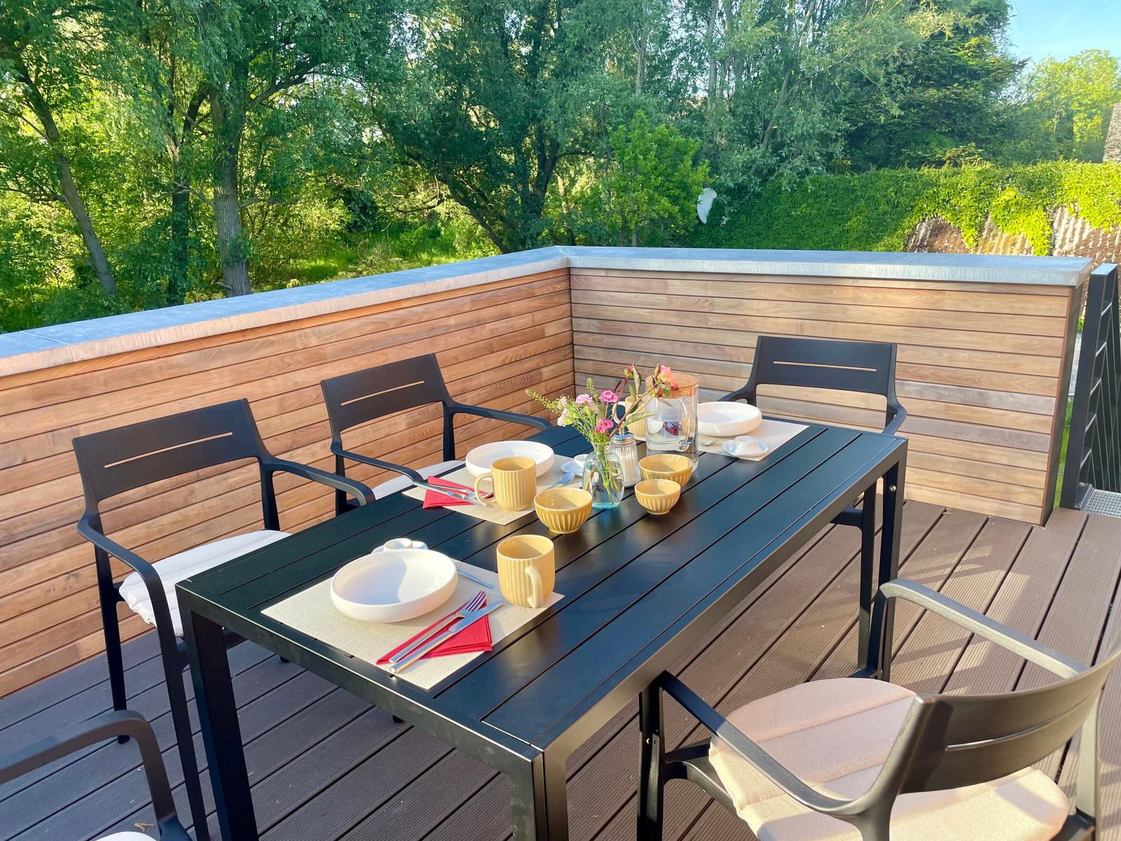 Der 2. Balkon mit Außen-Essplatz