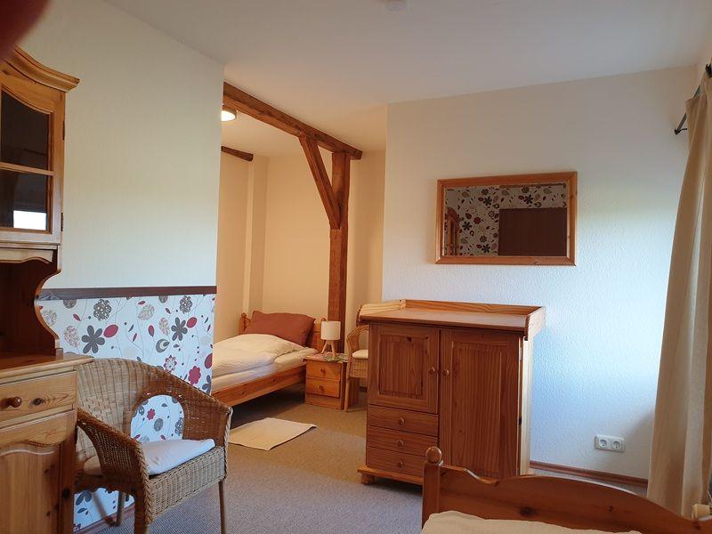 Schlafzimmer 3 mit Blick auf die Felder