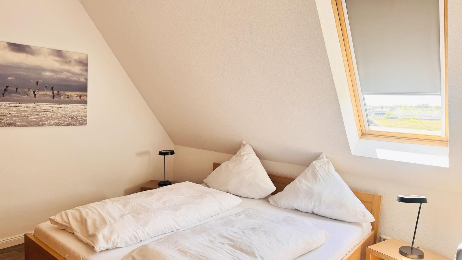 Schafzimmer mit Doppelbett...
