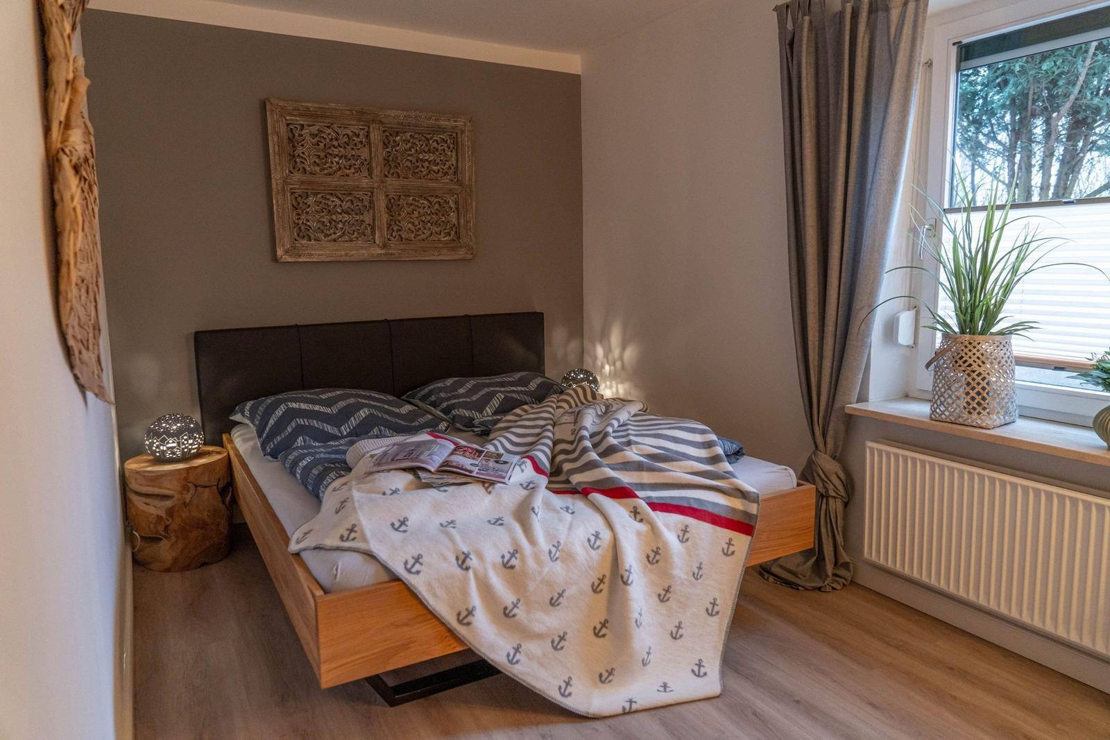 Schlafzimmer 1...