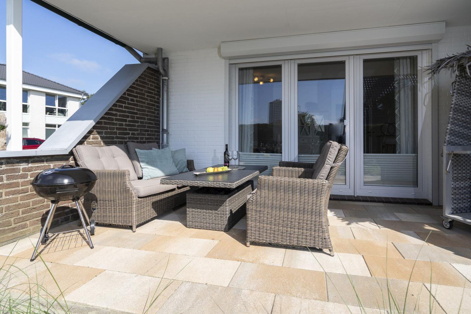 Sitzbereich auf überdachter Terrasse...