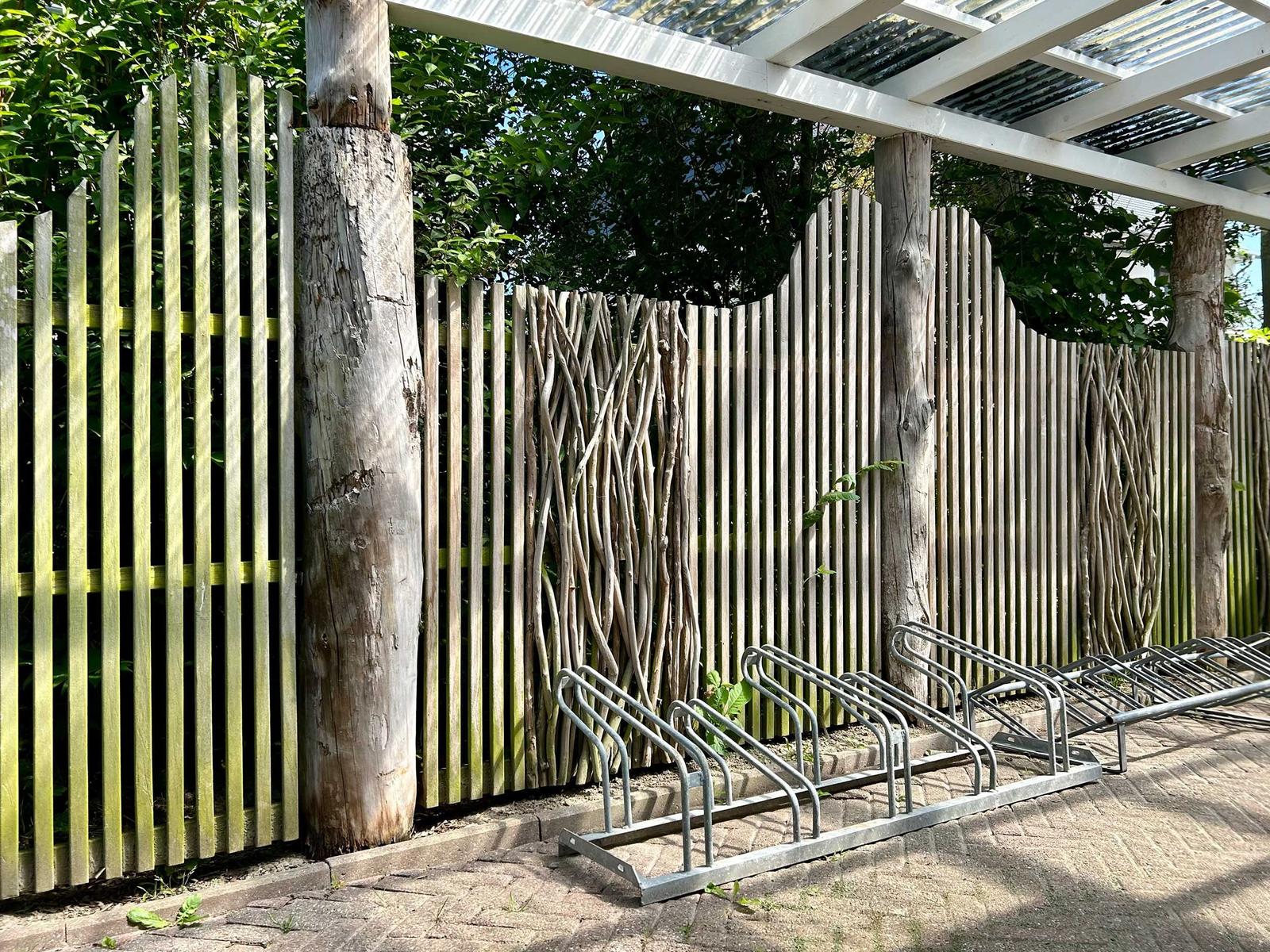 Fahrradunterstand mit Anschlussmöglichkeiten...