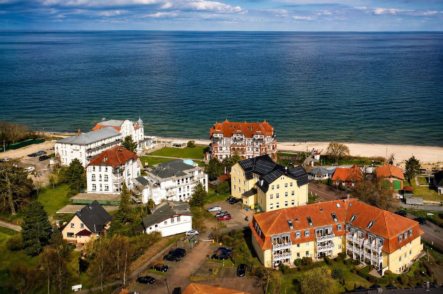Residenz Ostseestrand und Parkplatz