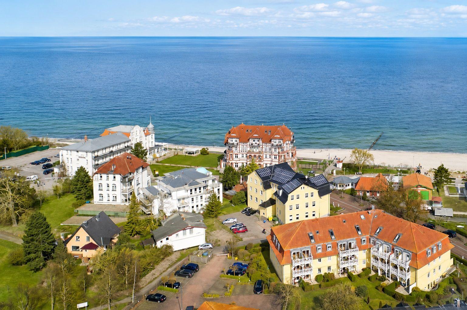 Residenz Ostseestrand und Parkplatz