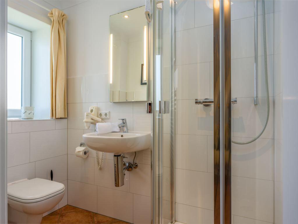 Ein Badezimmer im Erdgeschoss.