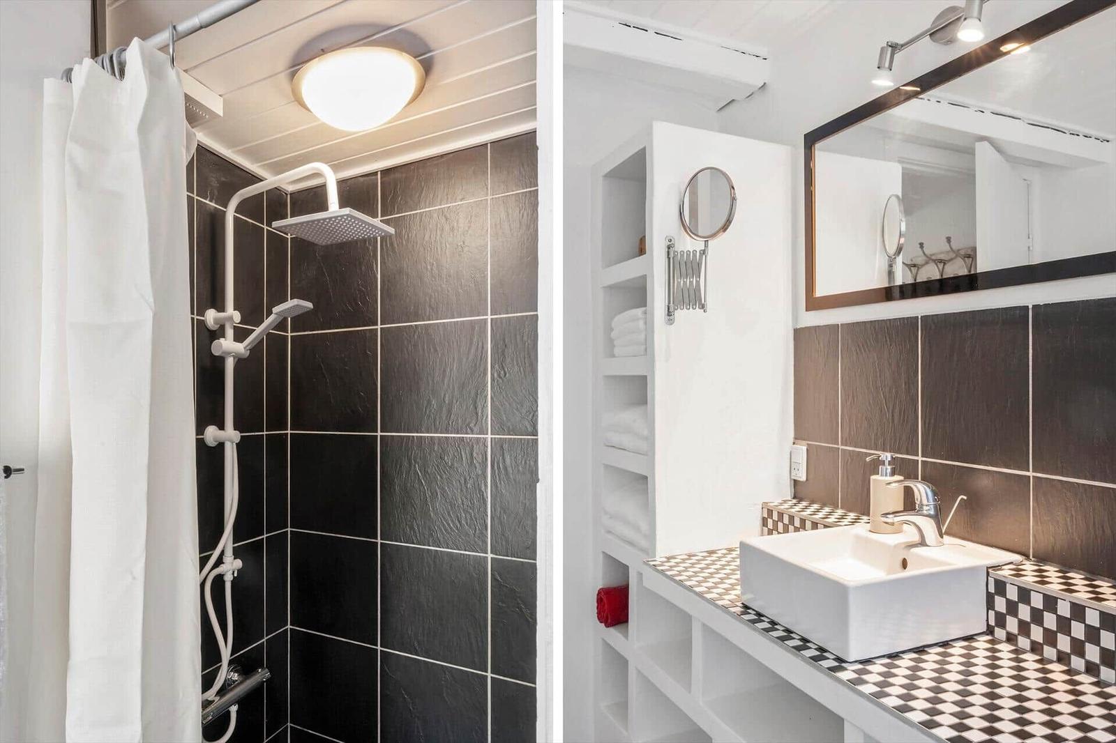 Bad mit Dusche und Waschbecken mit Spiegel