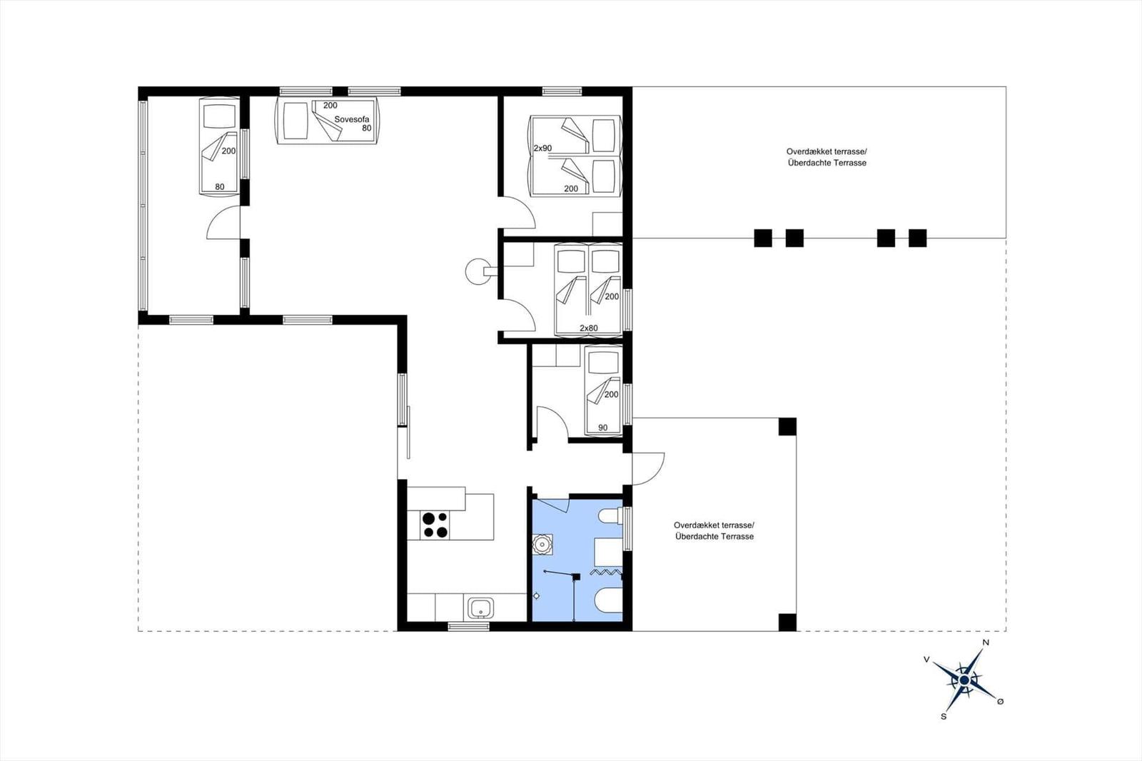 Wohnung mit vier Schlafzimmern, Küche und überdachter Terrasse.