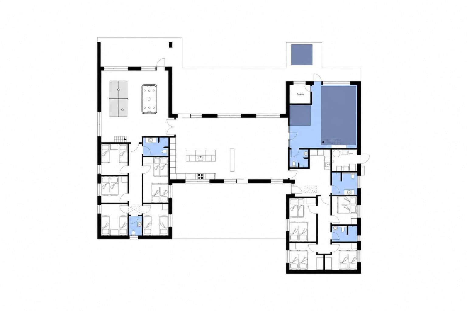 Floor plan zeigt Wohnbereich, Küche, Sauna und mehrere Schlafzimmer mit Badezimmern.