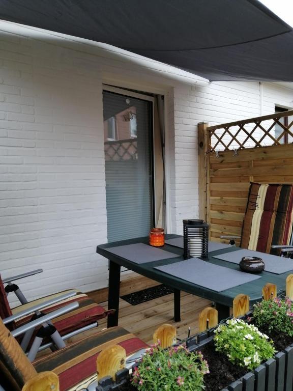 FEWO Kliff Watt Nr. 4, Hamburgerstr. 30, 27476 Cuxhaven Sahlenburg, Terrassen ansicht
