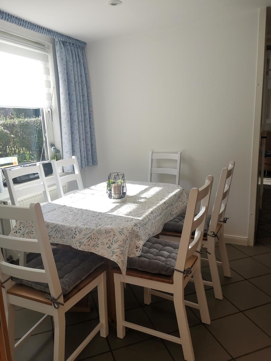 Whg 3
Essbereich in der Küche mit Blick in den Garten.
