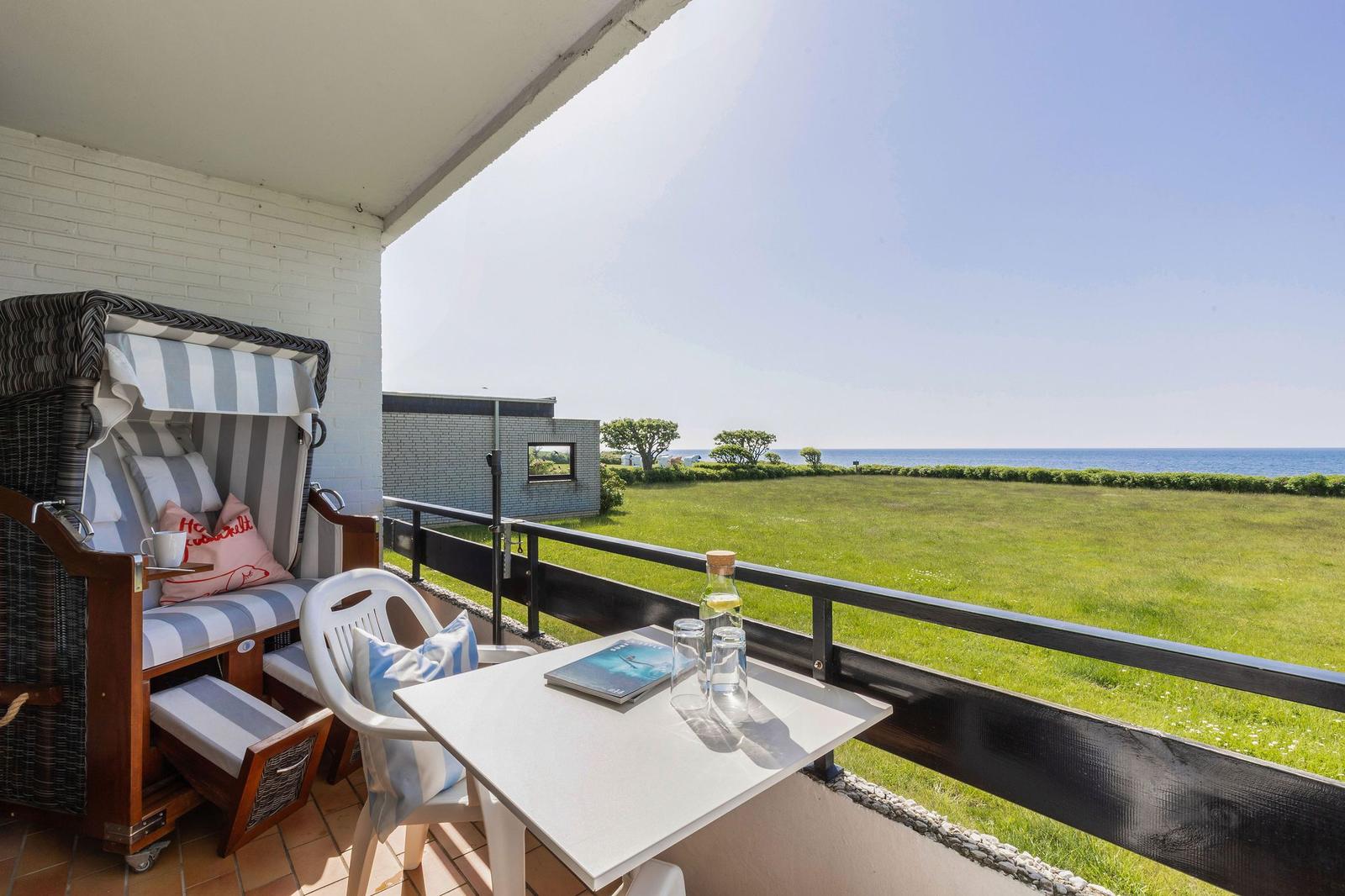 Balkon mit Strandkorb