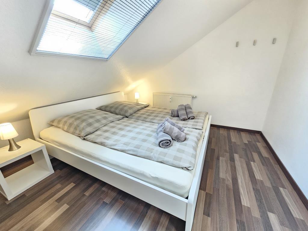 Schlafraum 2 im OG mit Doppelbett