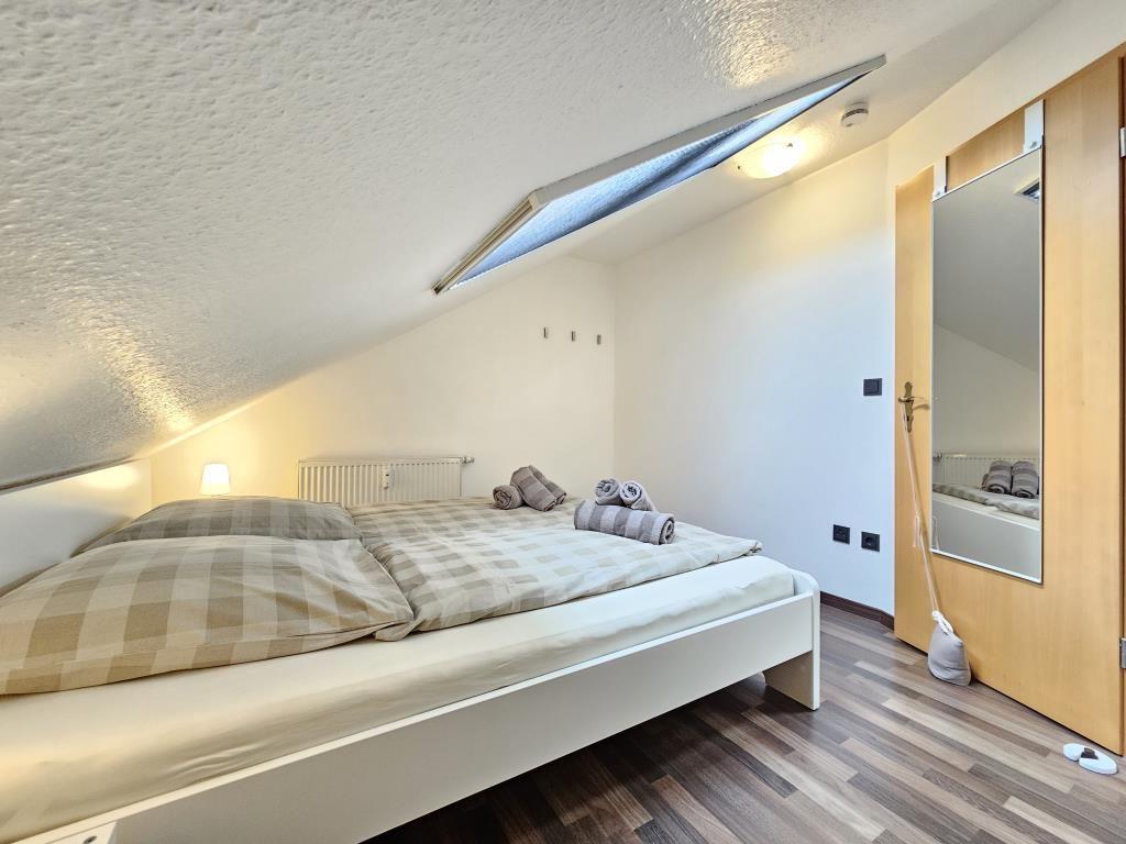 Schlafraum 2 im OG mit Doppelbett