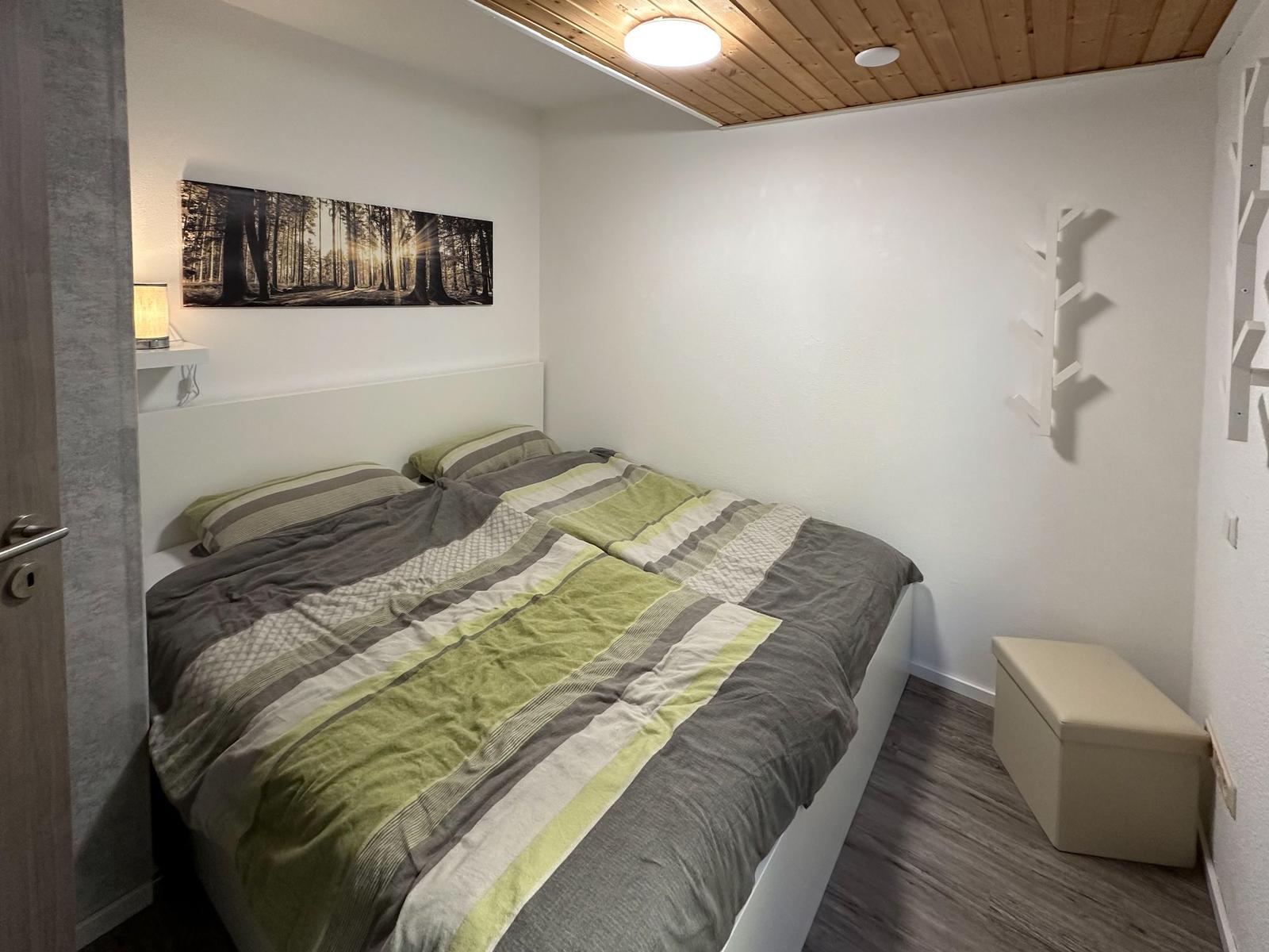 Schlafzimmer mit Doppelbett