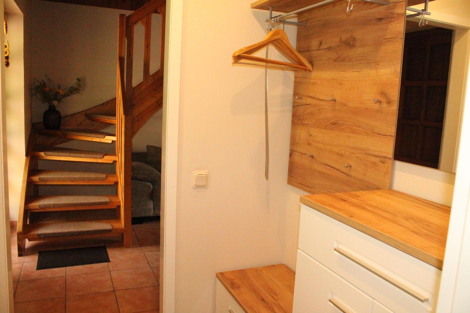 Garderobe und Treppenaufgang