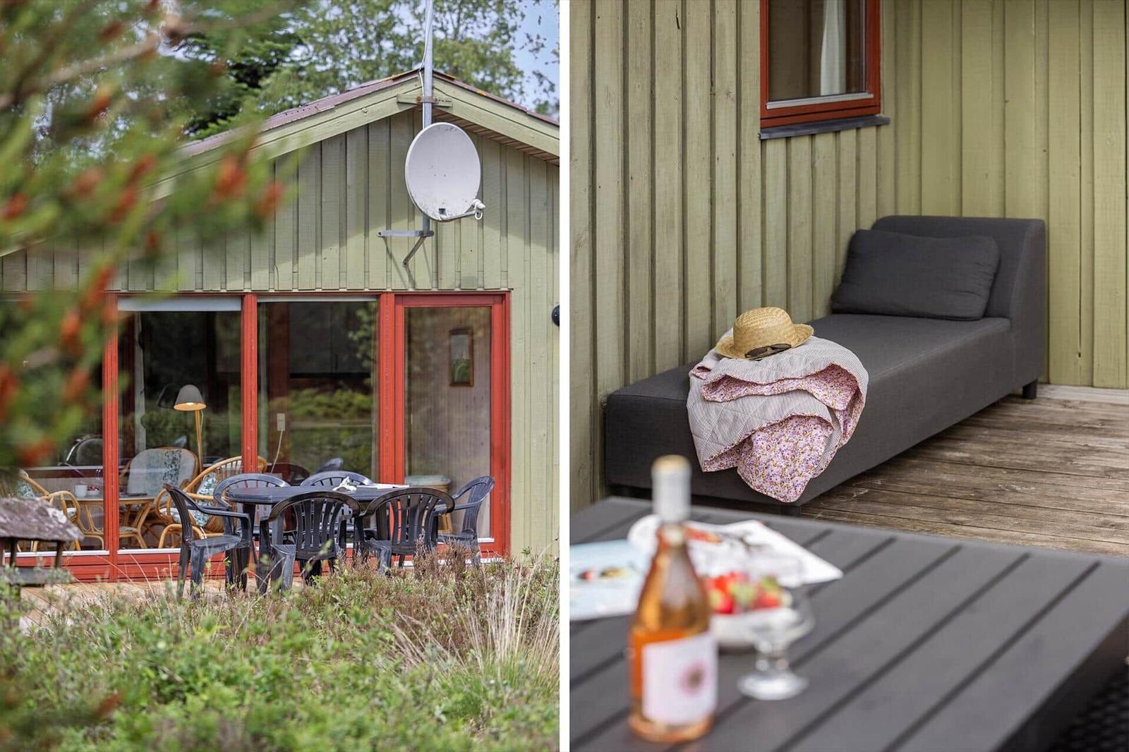 Haus mit Terrasse, Gartenmöbel und Sonnenliege. Außenbereich mit Tisch und Getränken.