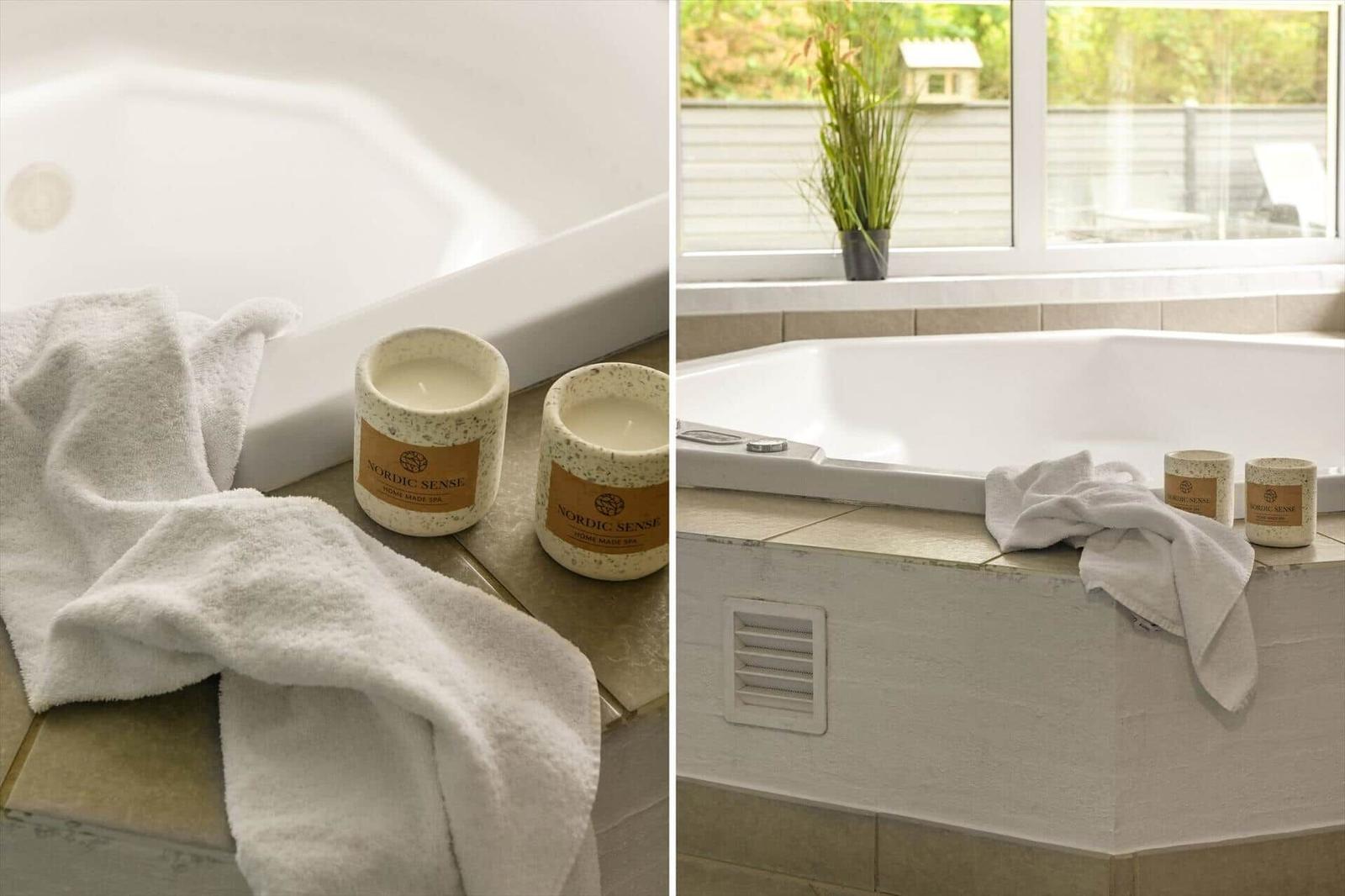 Badewanne mit Handtüchern und Kerzen. Fensterblick auf Garten.