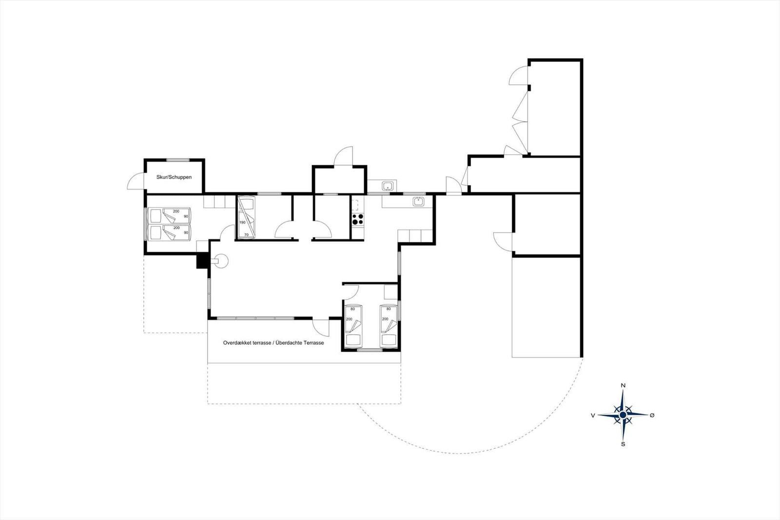 Funktionaler Grundriss mit Küche, Schlafzimmern und überdachter Terrasse.