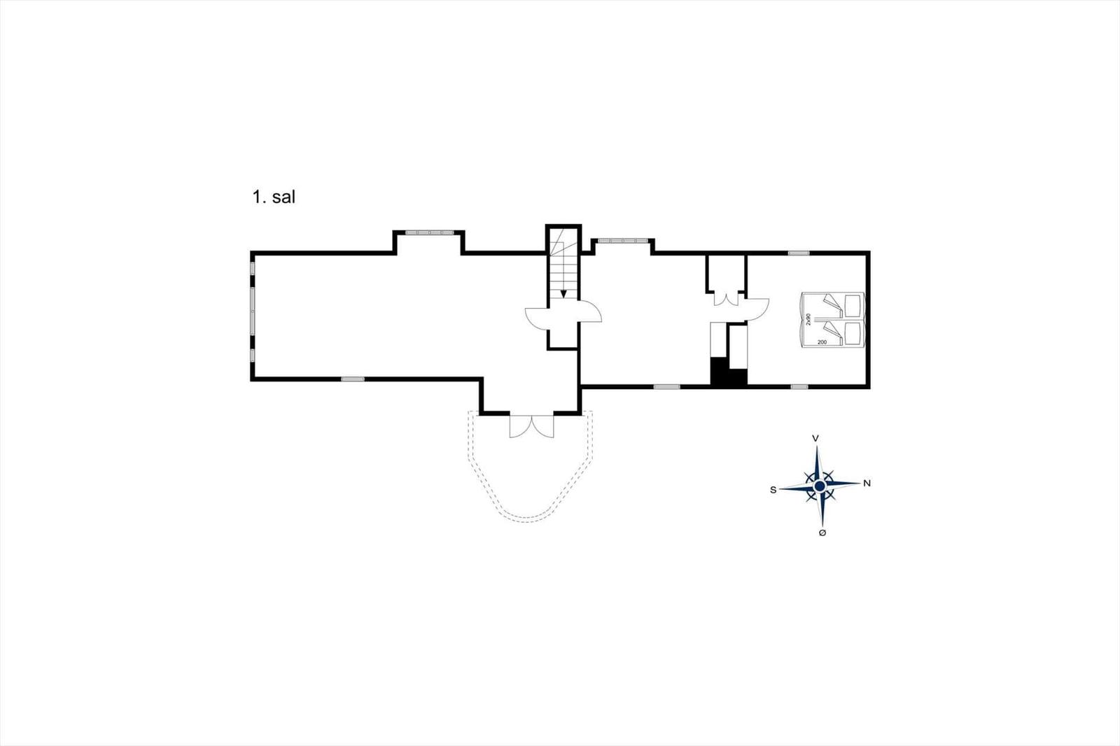 Erster Stock mit Schlafzimmer, Flur und Treppe zur Untergeschoßebene.